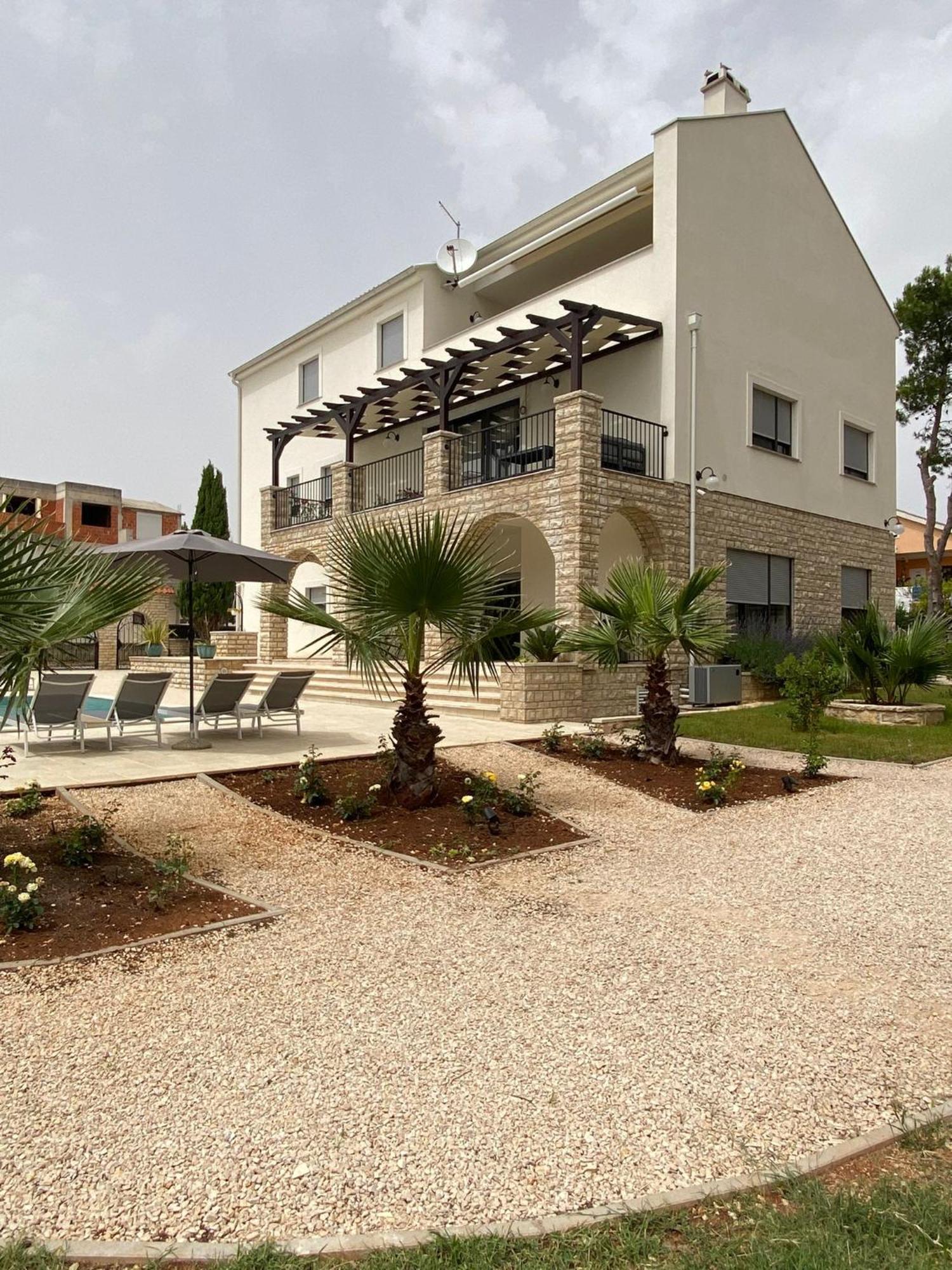 Villa Jalan Vrsi Ngoại thất bức ảnh